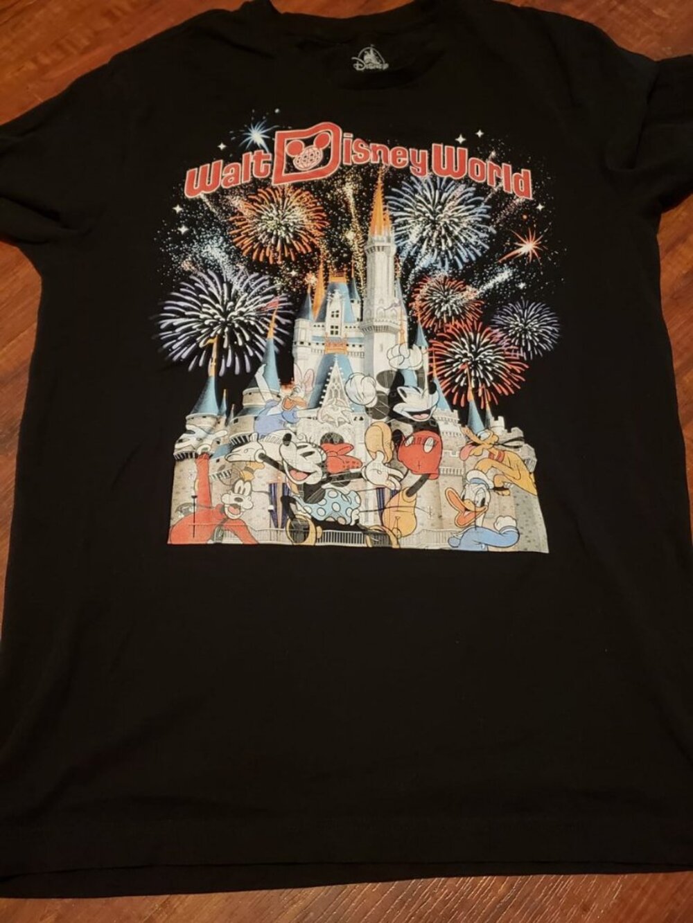 unisex medium walt disney world shirt